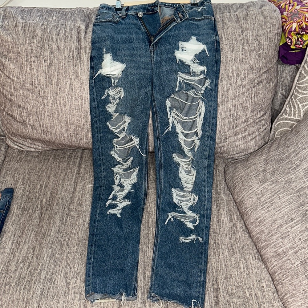 AE destroyed mom jeans sz 2